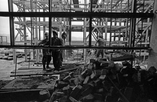 Tajik Aluminum Smelter construction