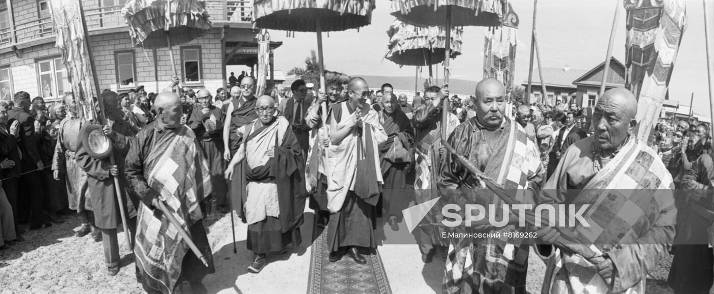 14th Dalai Lama meets with Soviet Buddhists