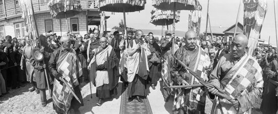14th Dalai Lama meets with Soviet Buddhists