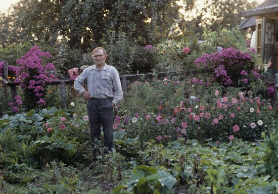 Belarusian beemaster Pimen Rusalovsky