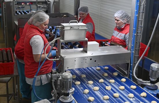 Russia Ukraine Orthodox Easter Preparations