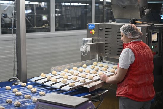 Russia Ukraine Orthodox Easter Preparations