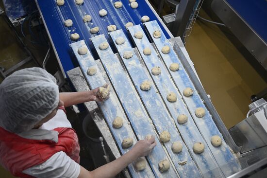 Russia Ukraine Orthodox Easter Preparations