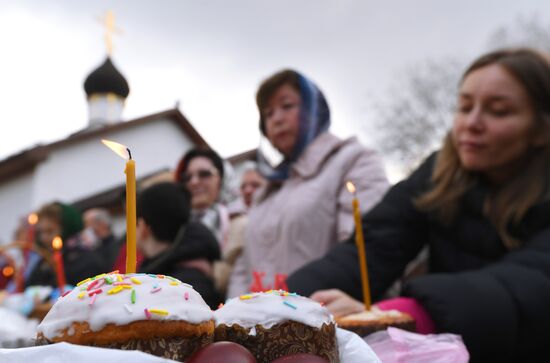 Russia Religion Easter Cakes Blessing