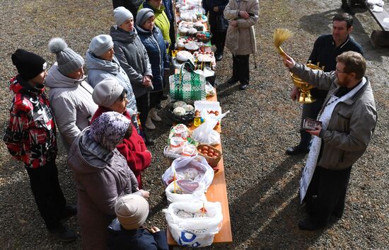 Russia Religion Easter Cakes Blessing