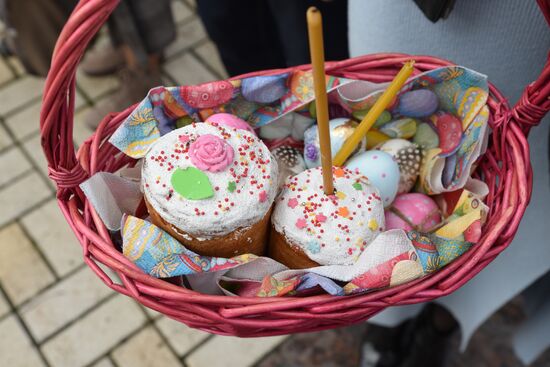 DPR LPR Orthodox Easter
