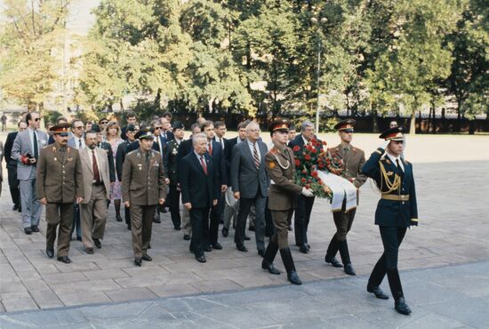 American delegation visits Soviet Union