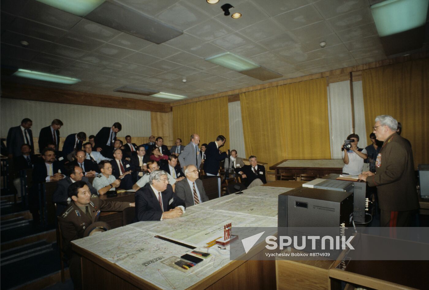 American delegation visits Soviet Union