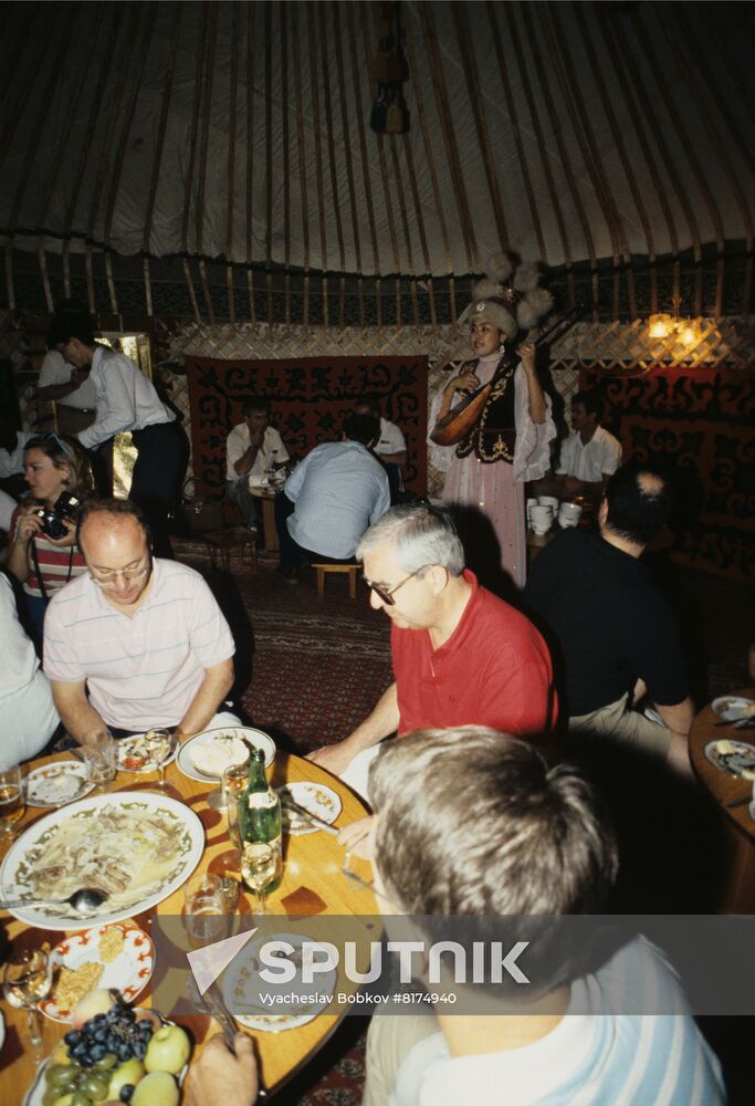 American delegation visits Soviet Union