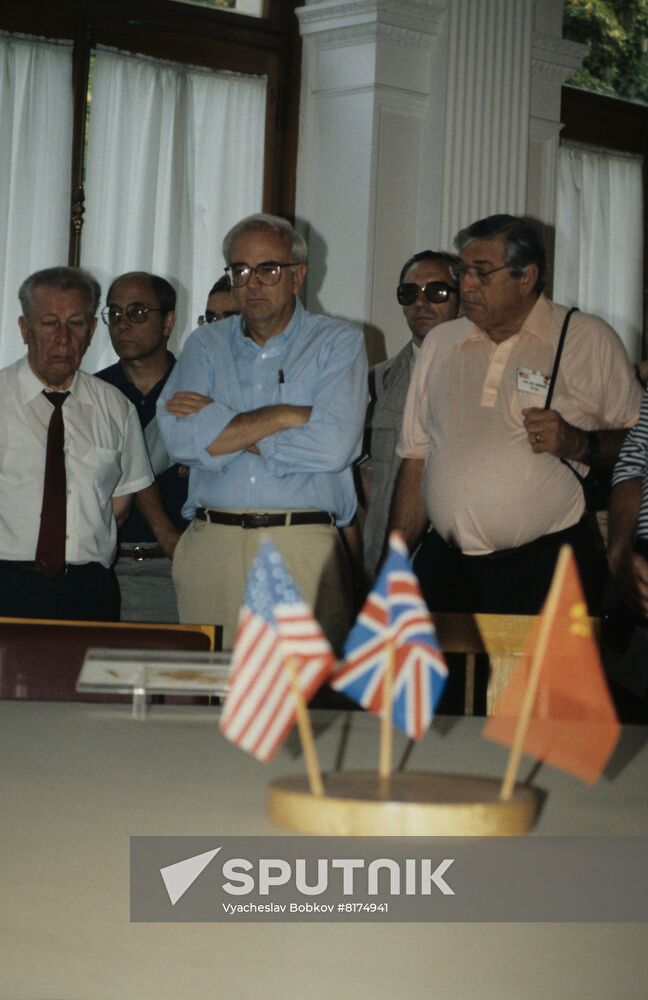 American delegation visits Soviet Union