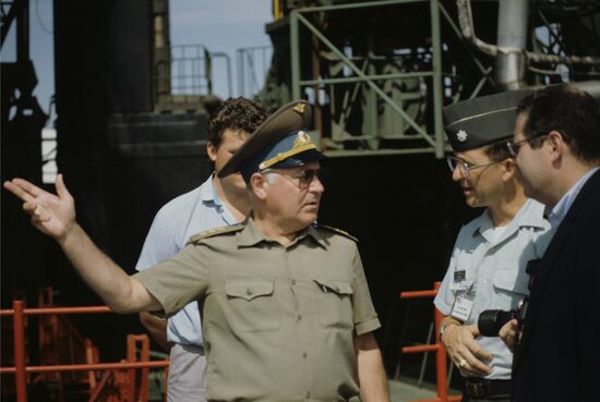 American delegation visits Soviet Union
