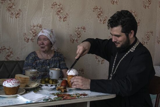 LPR Russia Ukraine Military Operation Priest Family