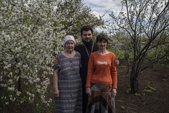 LPR Russia Ukraine Military Operation Priest Family