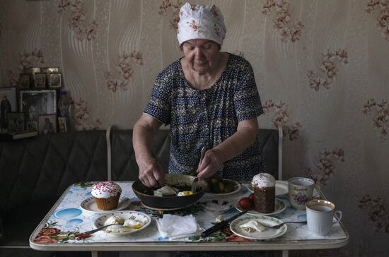 LPR Russia Ukraine Military Operation Priest Family