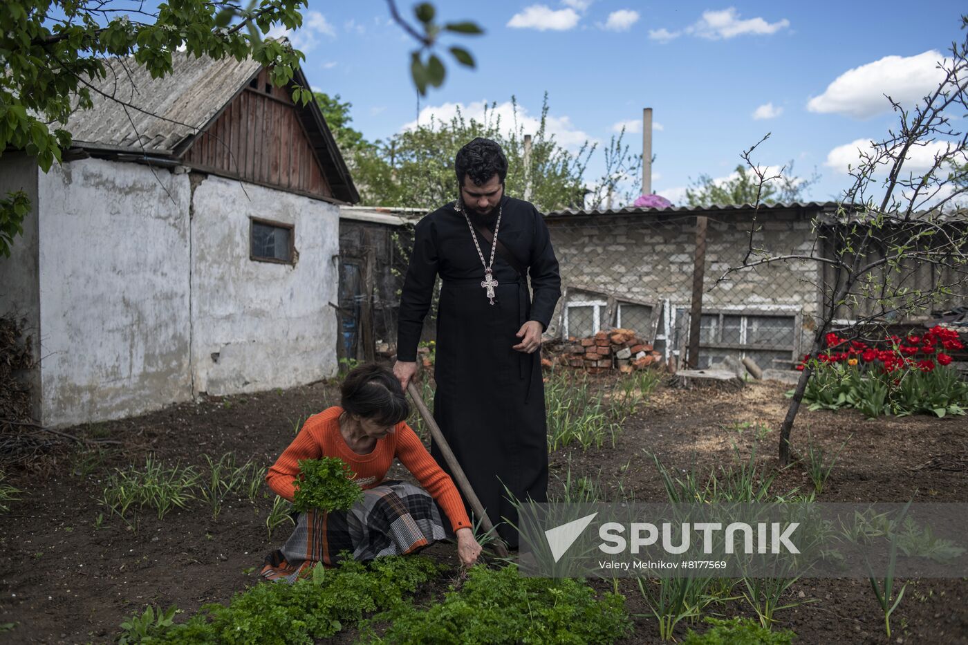 LPR Russia Ukraine Military Operation Priest Family