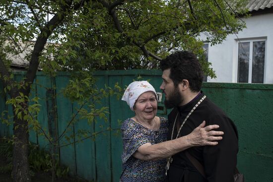 LPR Russia Ukraine Military Operation Priest Family