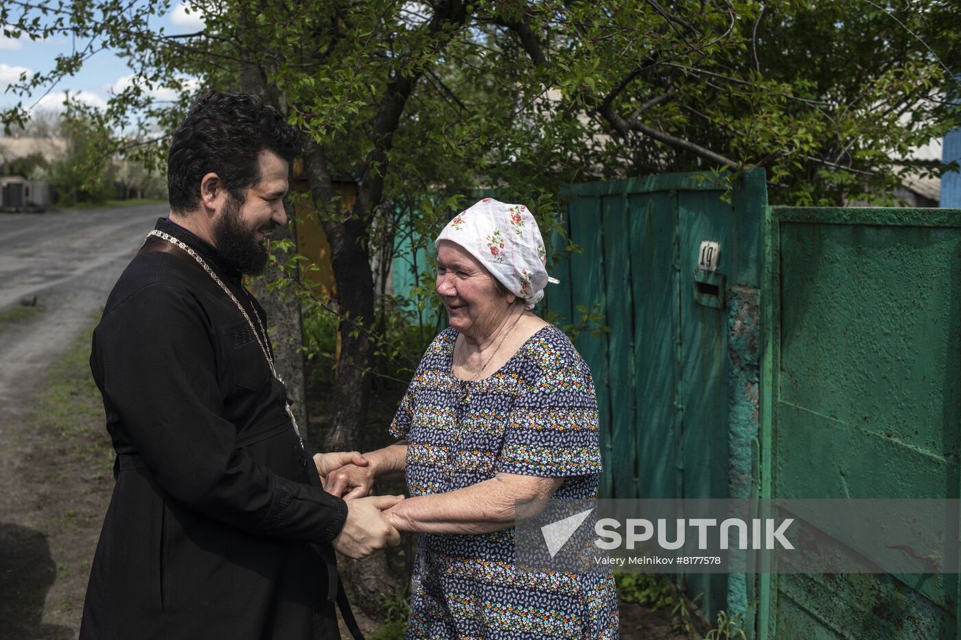 LPR Russia Ukraine Military Operation Priest Family