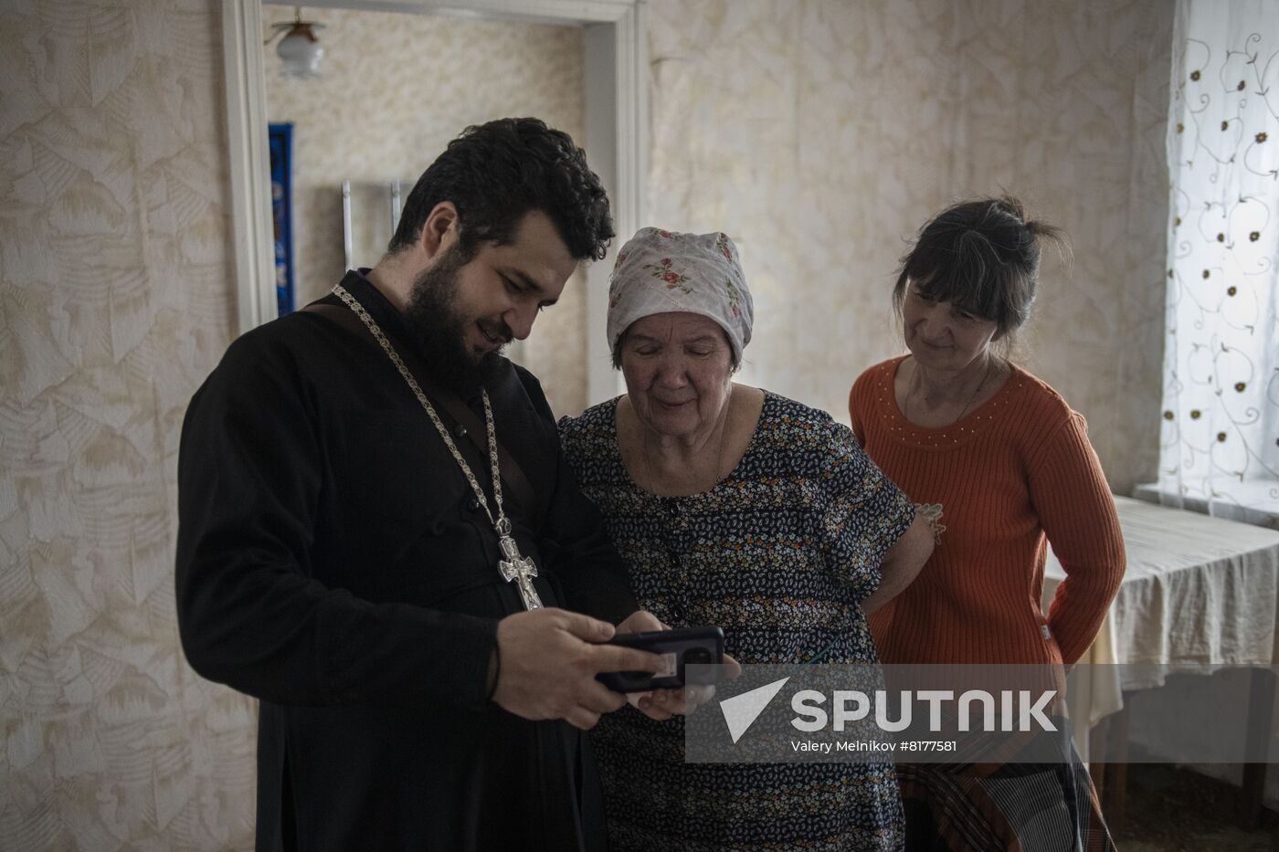LPR Russia Ukraine Military Operation Priest Family
