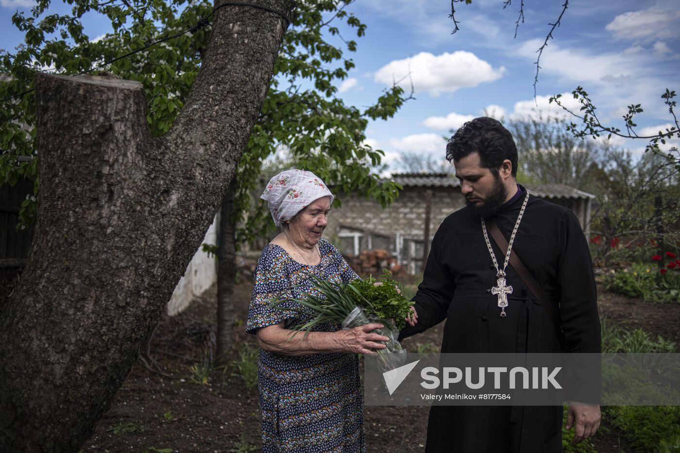 LPR Russia Ukraine Military Operation Priest Family