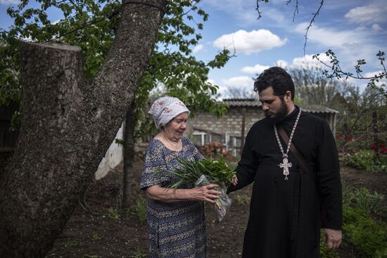 LPR Russia Ukraine Military Operation Priest Family