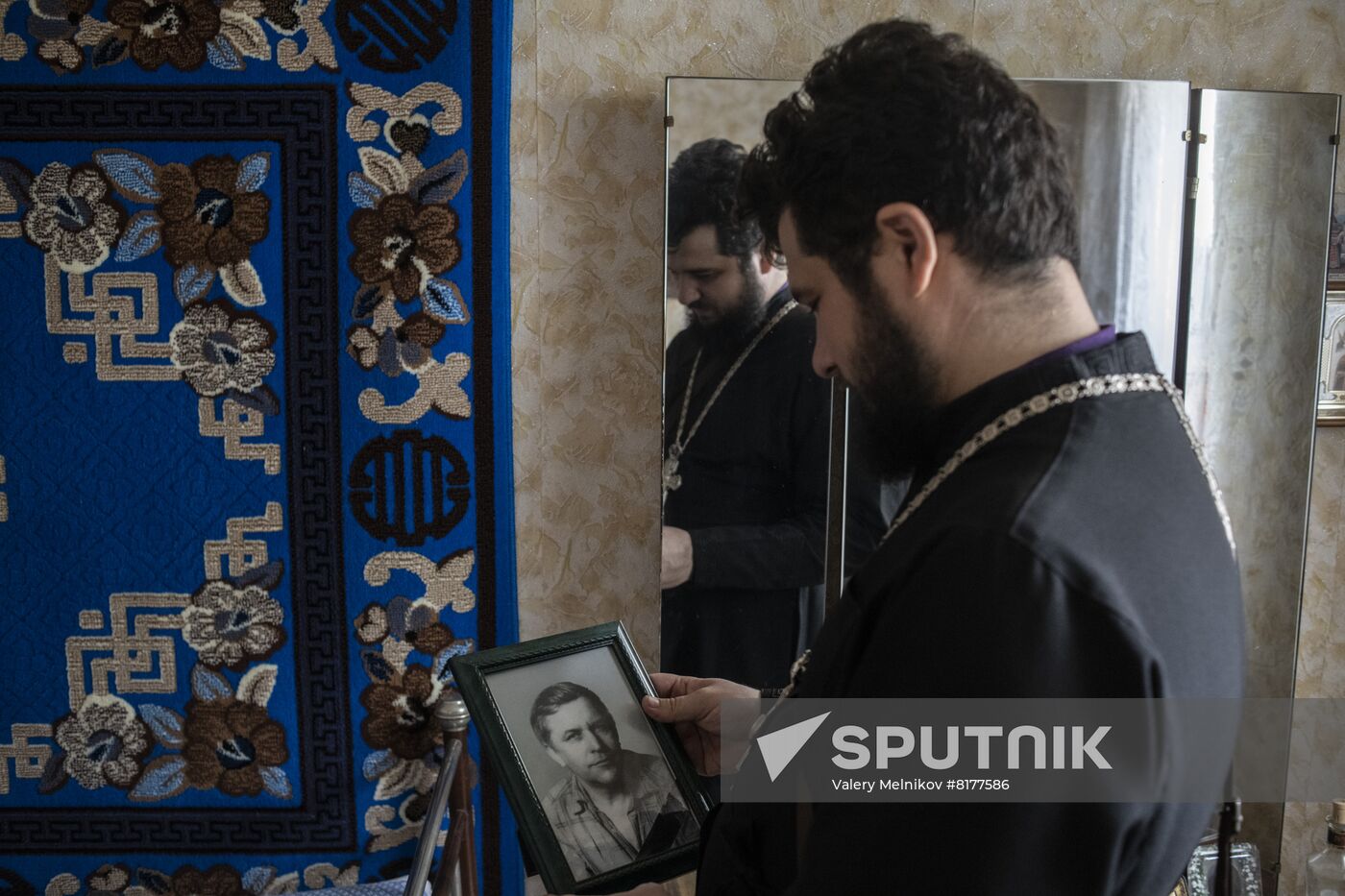 LPR Russia Ukraine Military Operation Priest Family