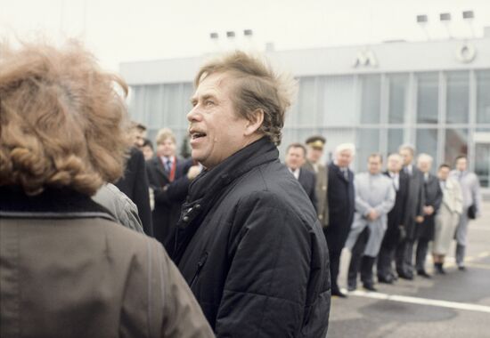 Czechoslovak delegation visits USSR