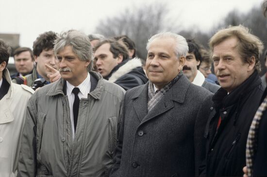 Czechoslovak delegation visits USSR