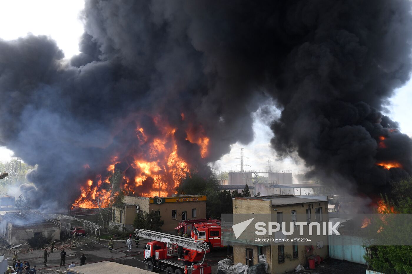 DPR Russia Ukraine Military Operation Oil Depot Fire