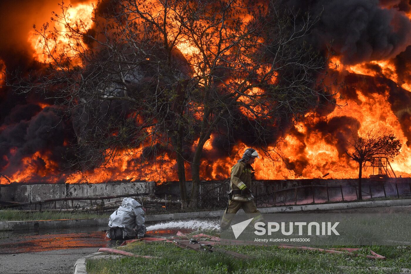 DPR Russia Ukraine Military Operation Oil Depot Fire