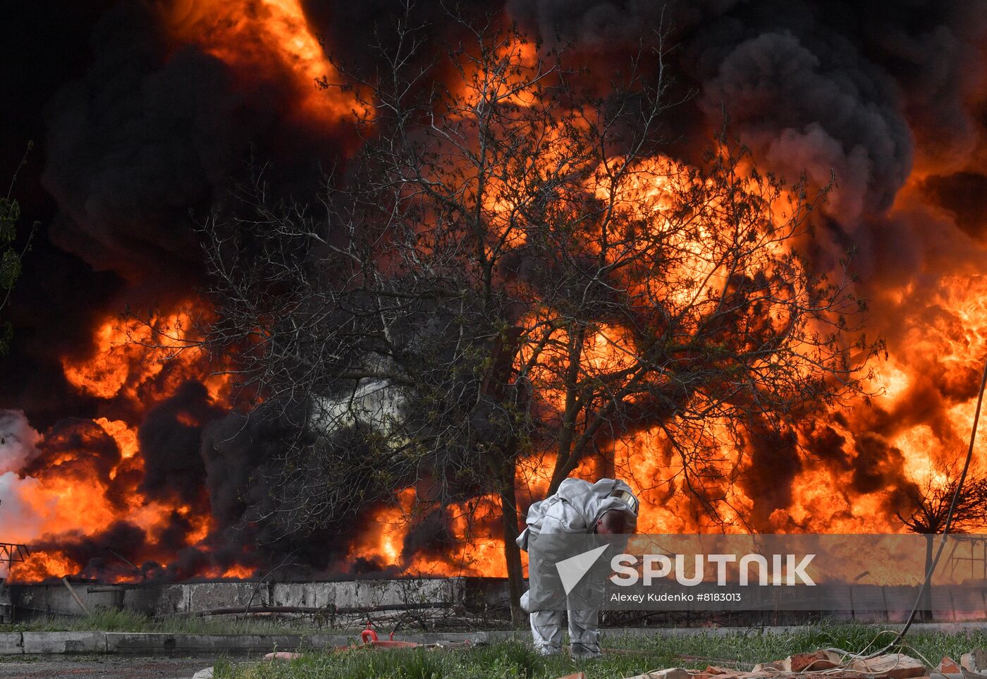 DPR Russia Ukraine Military Operation Oil Depot Fire