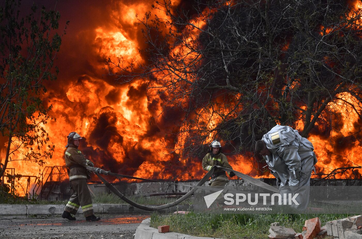 DPR Russia Ukraine Military Operation Oil Depot Fire