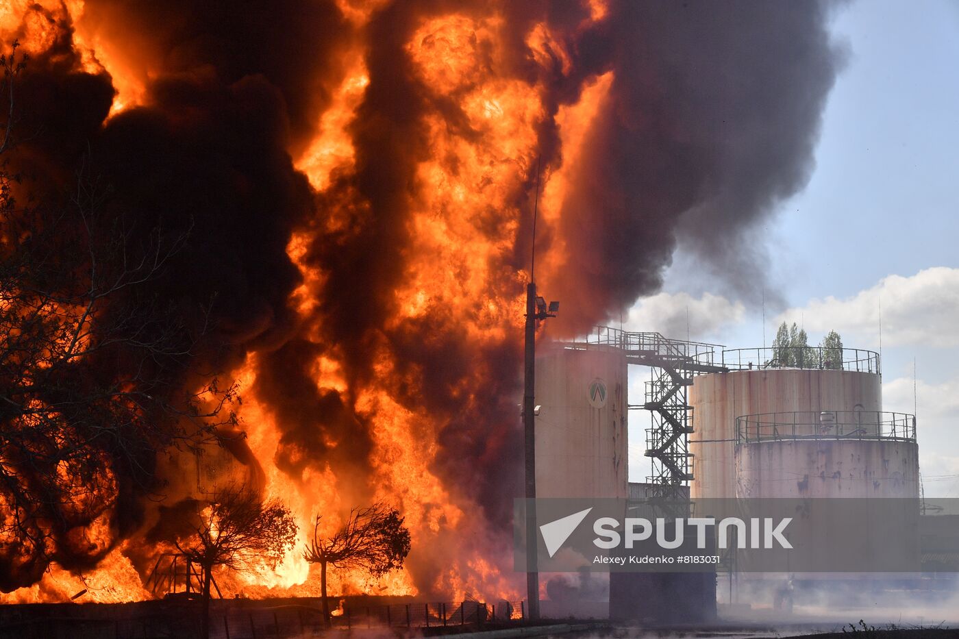 DPR Russia Ukraine Military Operation Oil Depot Fire