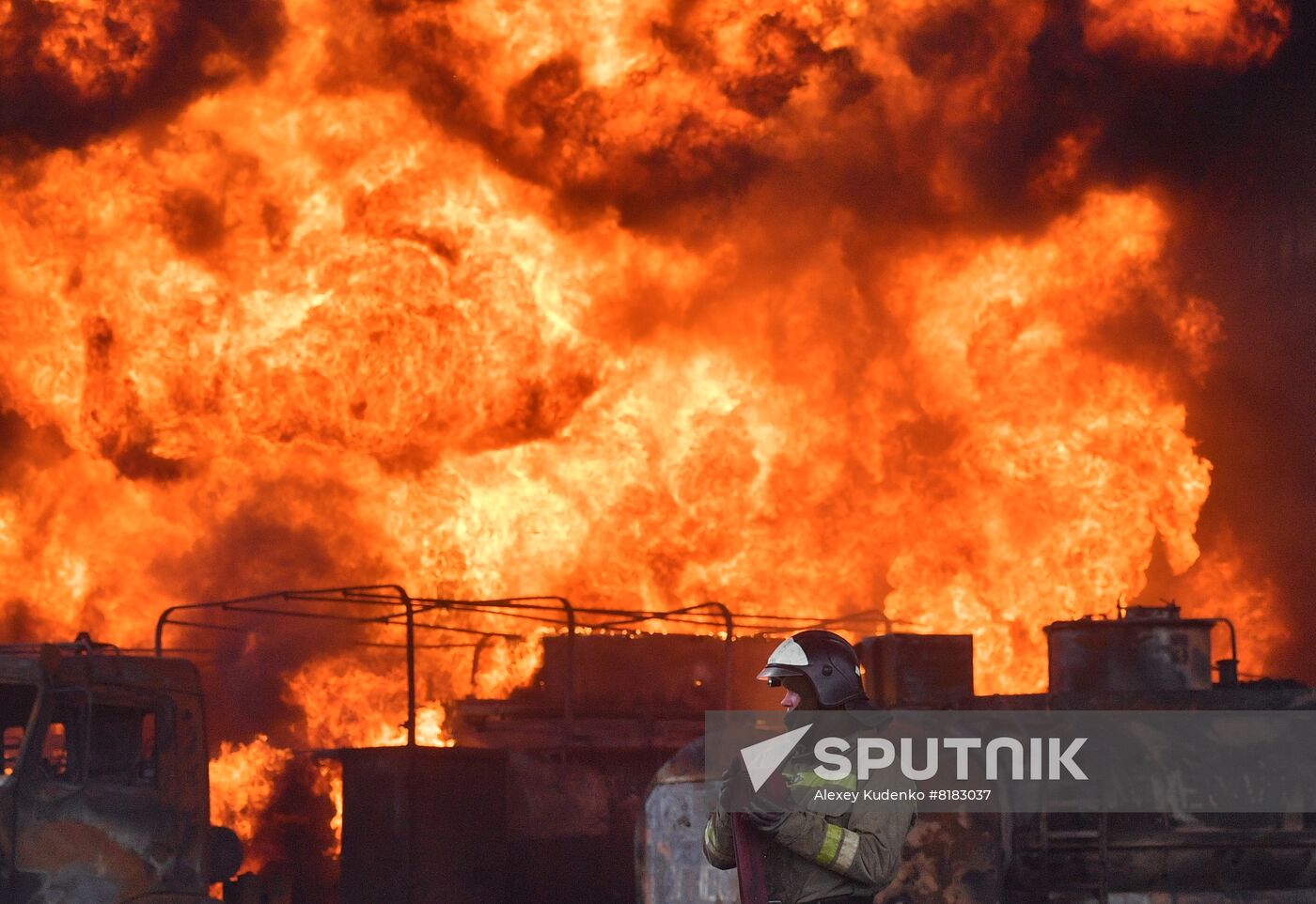 DPR Russia Ukraine Military Operation Oil Depot Fire