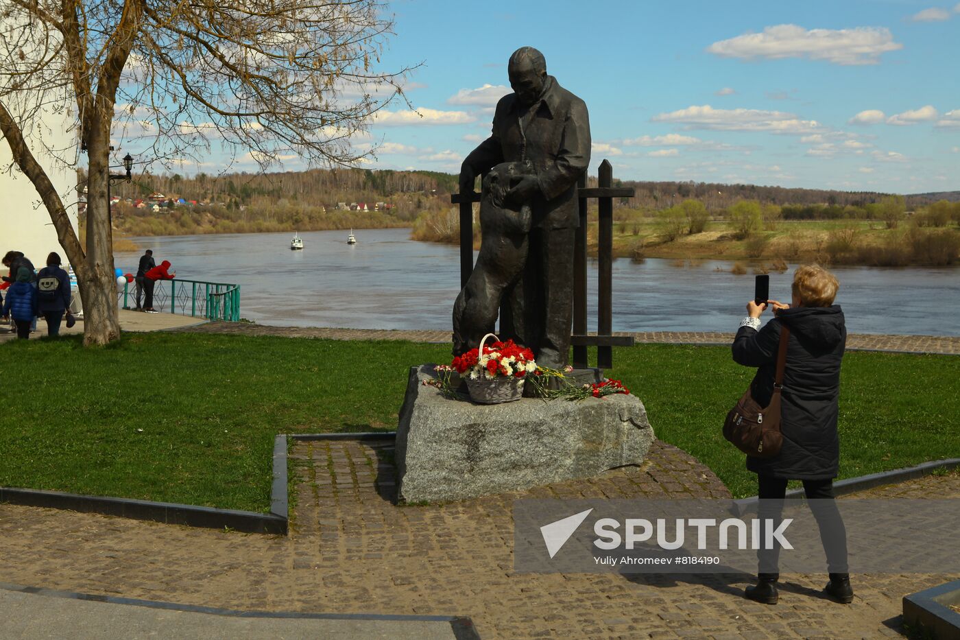 Monument to writer Konstantin Paustovsky in Tarusa