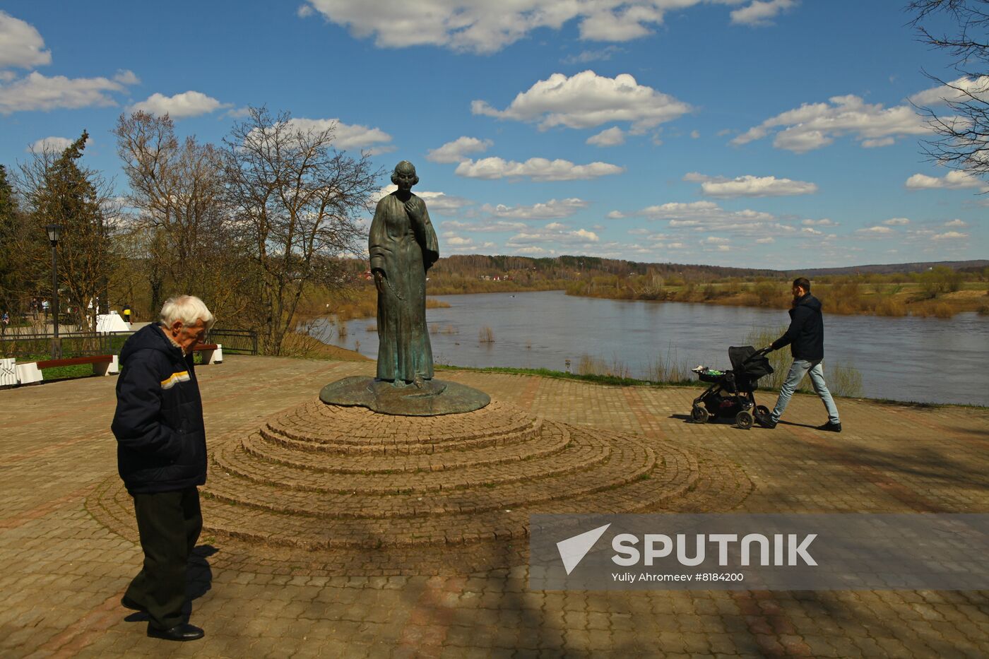 Monument to Russian poet Marina Tsvetayeva in Tarusa
