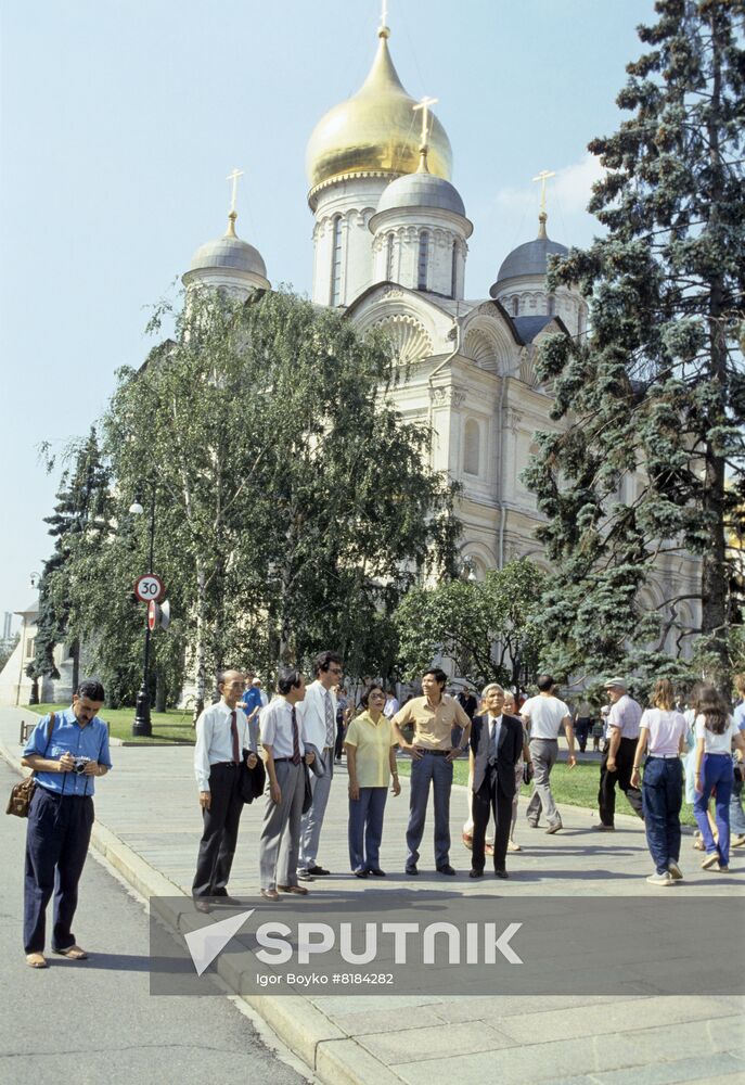 Vietnamese delegation visits Moscow