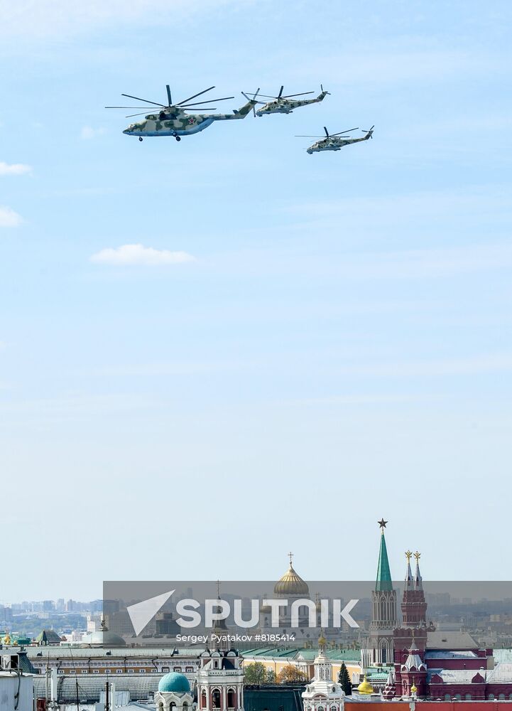 A Mil Mi-26 heavy transport helicopter and Mil Mi-24 military helicopters fly during a dress rehearsal of a military parade marking the 77th anniversary of the victory over Nazi Germany in World War II, in Moscow, Russia. Location: Russia, Moscow. Author: Sergey Pyatakov/Sputnik. Russia WWII Victory Parade Rehearsal