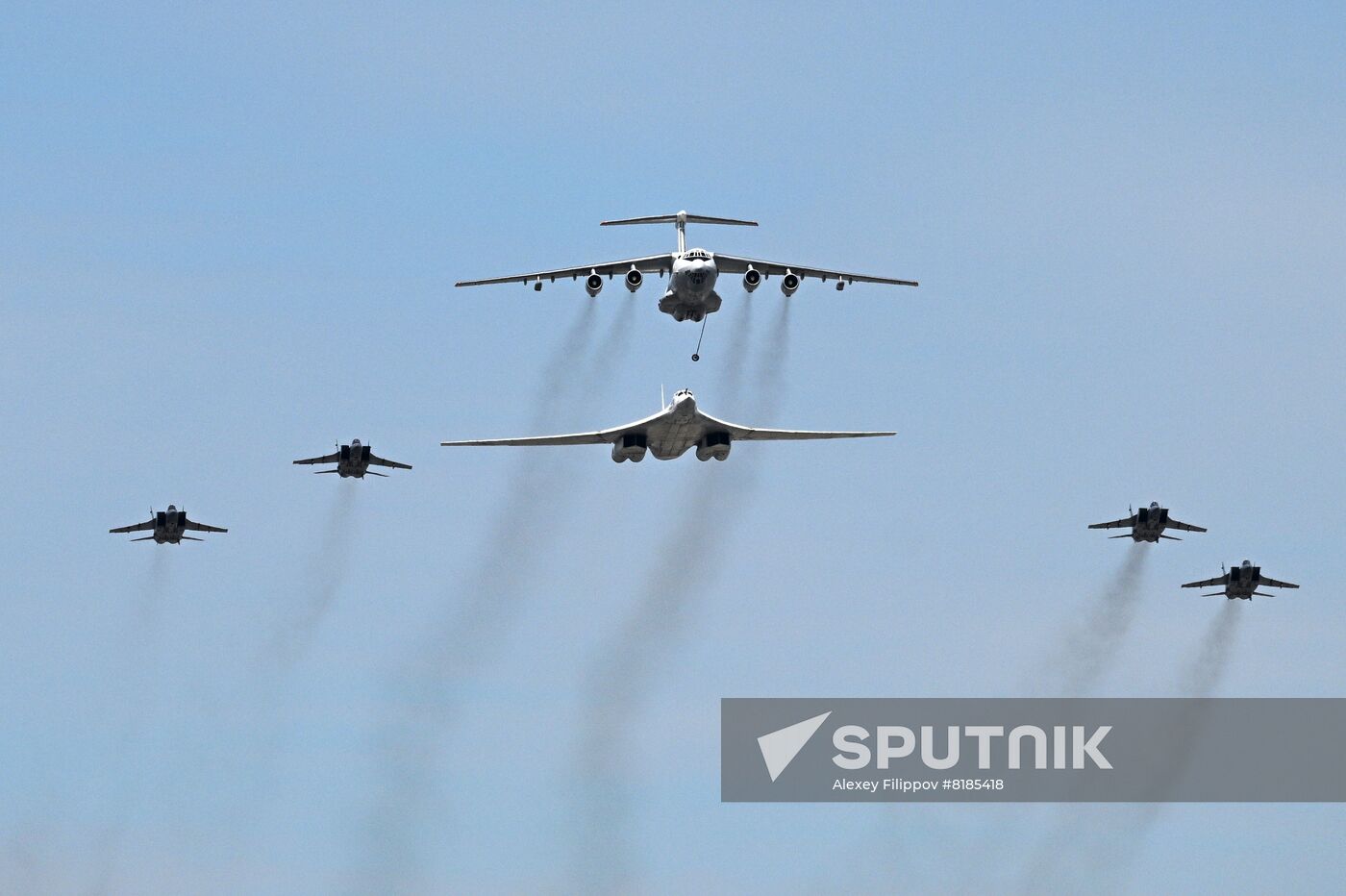 Mikoyan MiG-31BM high-altitude interceptor fighters, an Ilyushin Il-78 aerial refueling tanker and a Tupolev Tu-160 heavy strategic bomber take part in a dress rehearsal of a military parade marking the 77th anniversary of the victory over Nazi Germany in World War II, in Moscow, Russia. Location: Russia, Moscow. Author: Alexey Filippov/Sputnik. Russia WWII Victory Parade Rehearsal