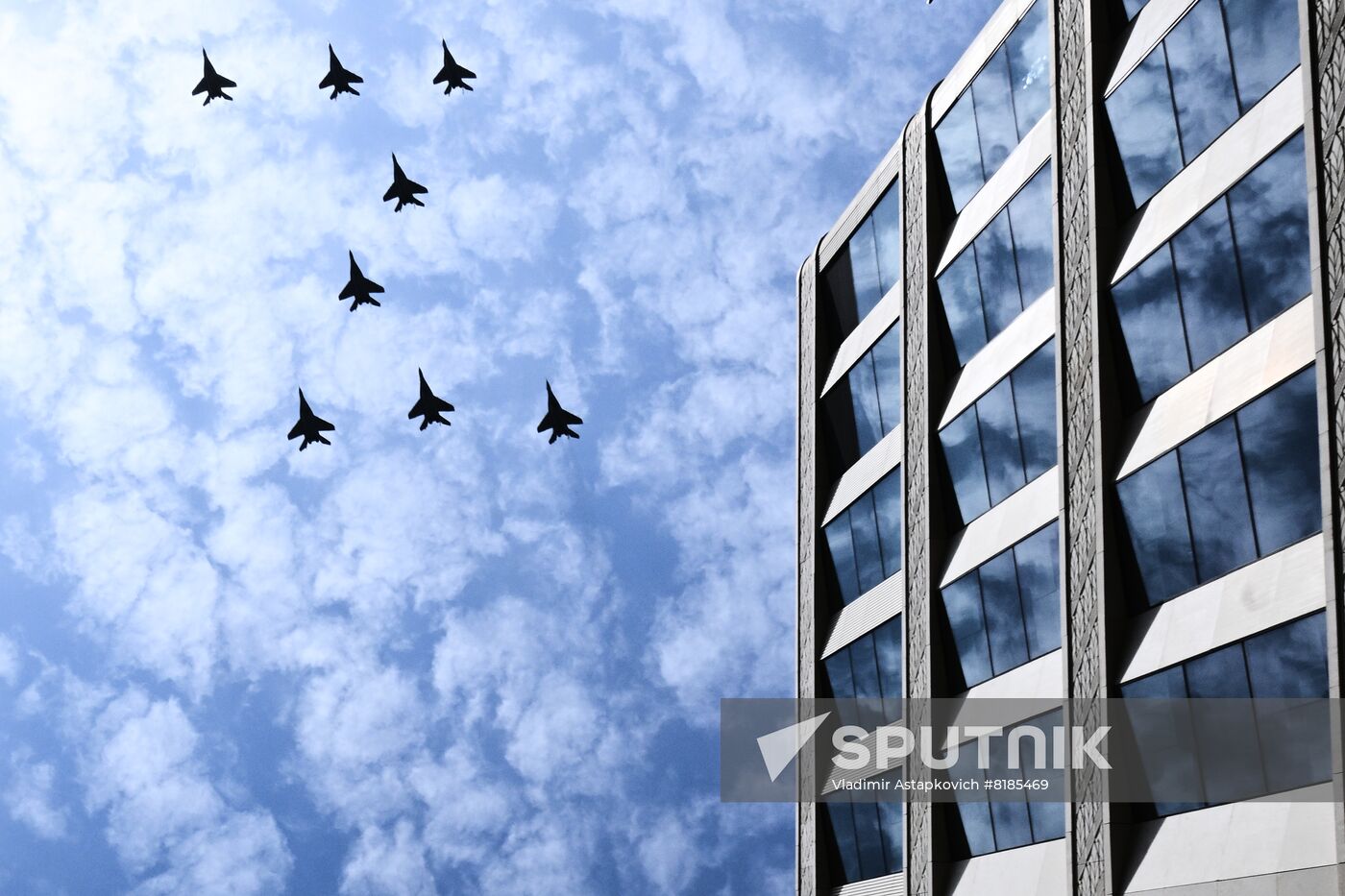 Mikoyan MiG-29SMT fighter jets form a letter "Z" during a dress rehearsal of a military parade marking the 77th anniversary of the victory over Nazi Germany in World War II, in Moscow, Russia. Location: Russia, Moscow. Author: Vladimir Astapkovich/Sputnik. Russia WWII Victory Parade Rehearsal