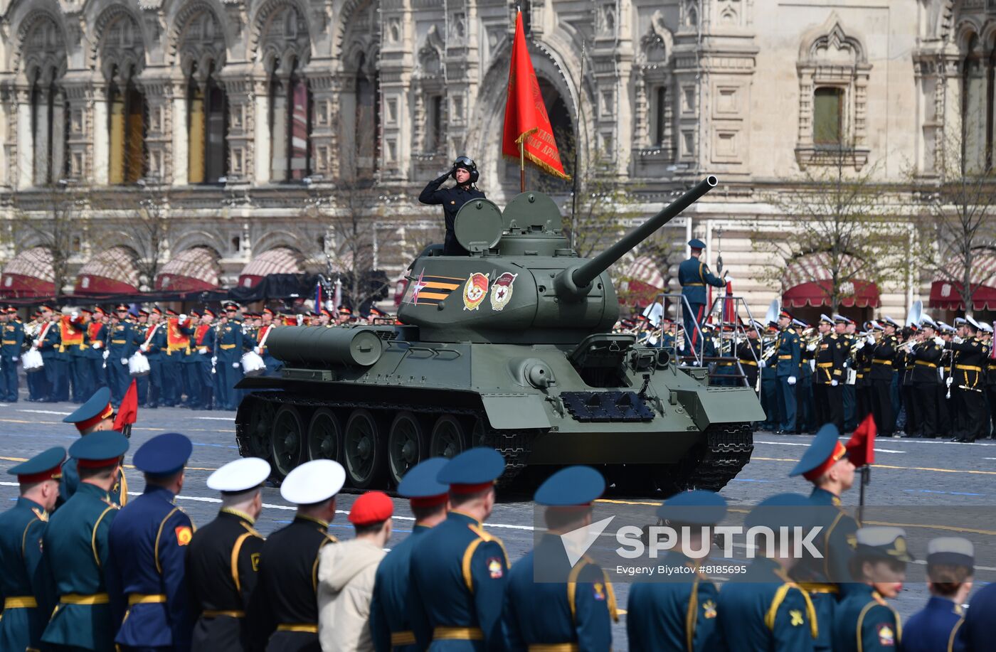 A T-34-85 tank takes part in a dress rehearsal of a military parade marking the 77th anniversary of the victory over Nazi Germany in World War II, in Moscow, Russia. Location: Russia, Moscow. Author: Evgeny Biyatov/Sputnik. Russia WWII Victory Parade Rehearsal