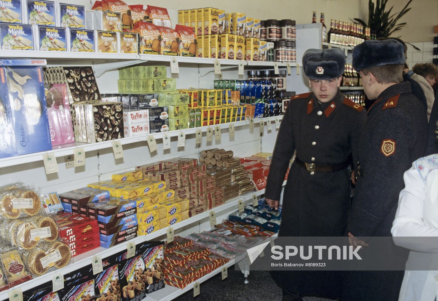 USSR withdraws its Western Group of Forces from Germany