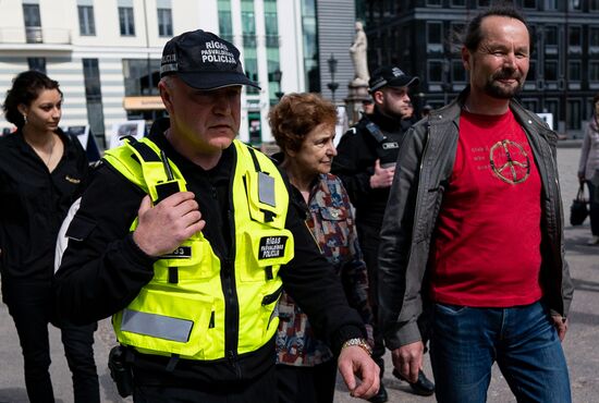 Latvia WWII Soviet Monument Demolition