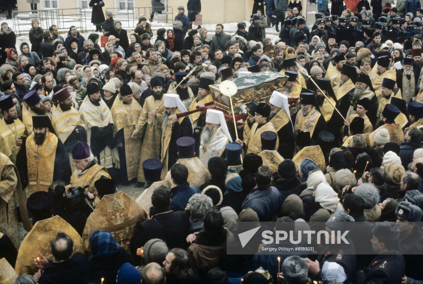 Returning holy relics of St. Seraphim of Sarov to Russian Orthodox Church