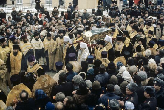 Returning holy relics of St. Seraphim of Sarov to Russian Orthodox Church