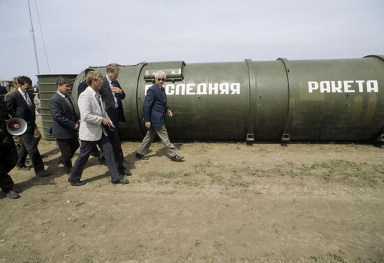 Implementing Soviet-US INF Treaty