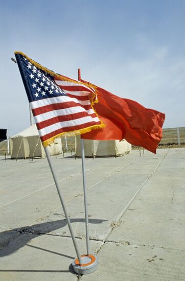 Implementing Soviet-US INF Treaty