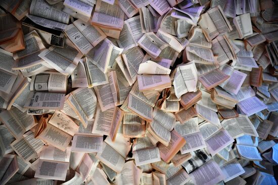 Exhibition YES! Air Castles of Slava Polunin