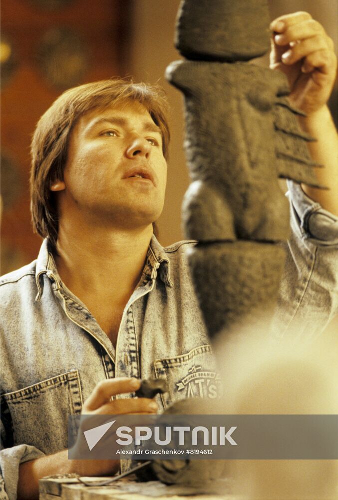 Sculptor Alexander Rukavishnikov