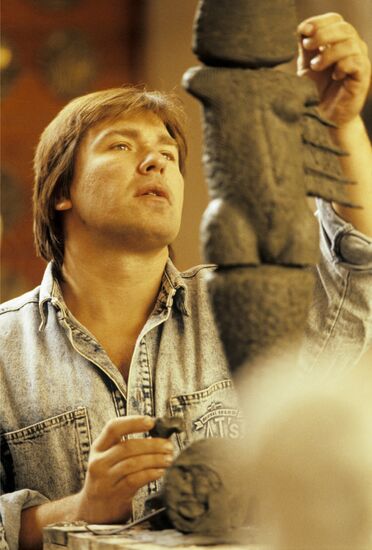 Sculptor Alexander Rukavishnikov