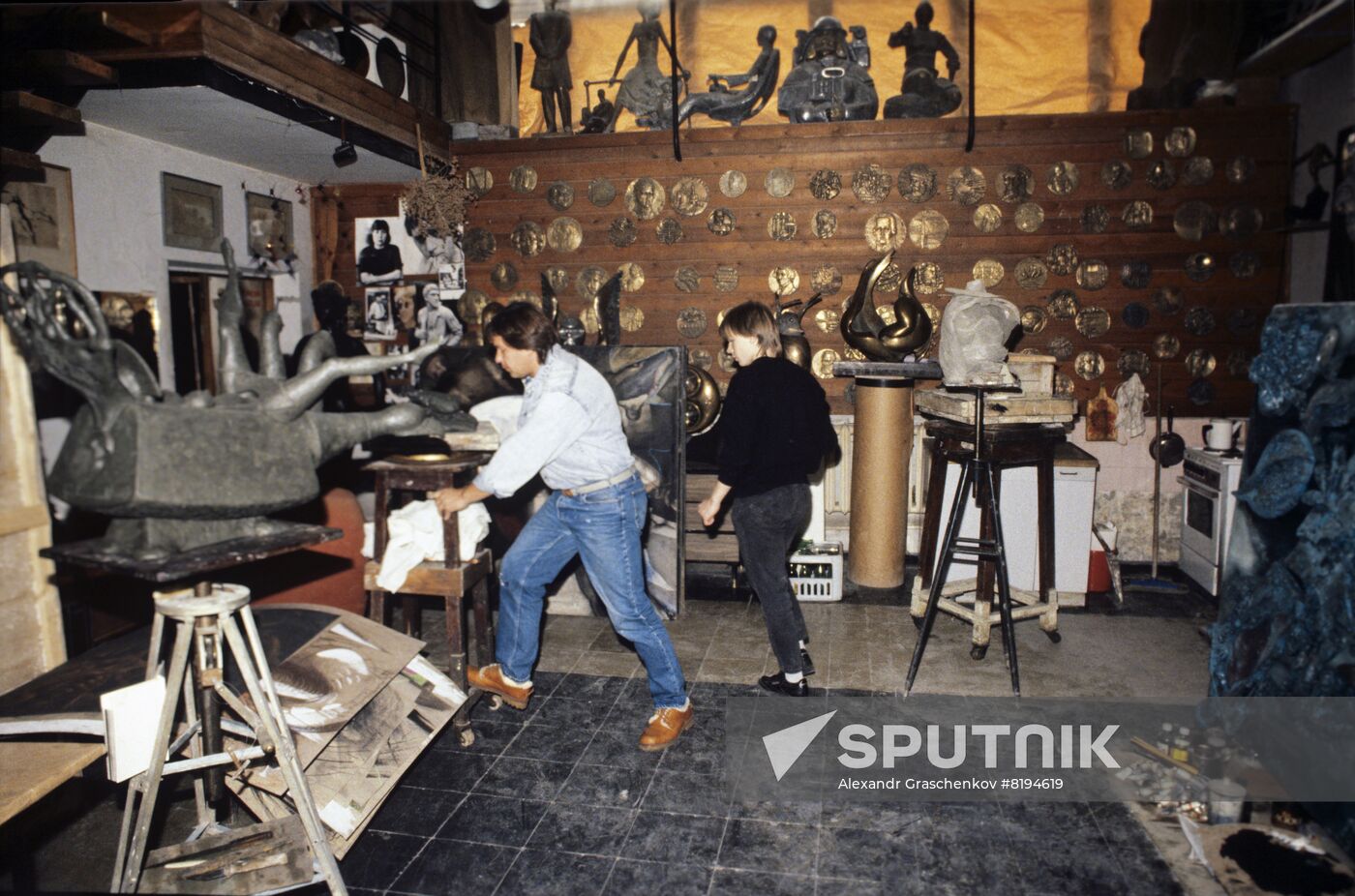 Sculptor Alexander Rukavishnikov